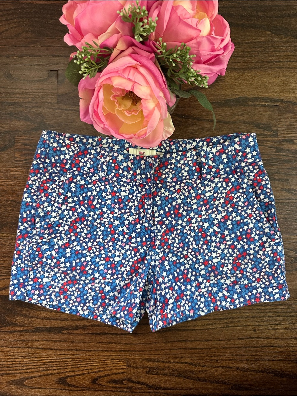 Vineyard Vines Patriotic Whales shorts, size 0